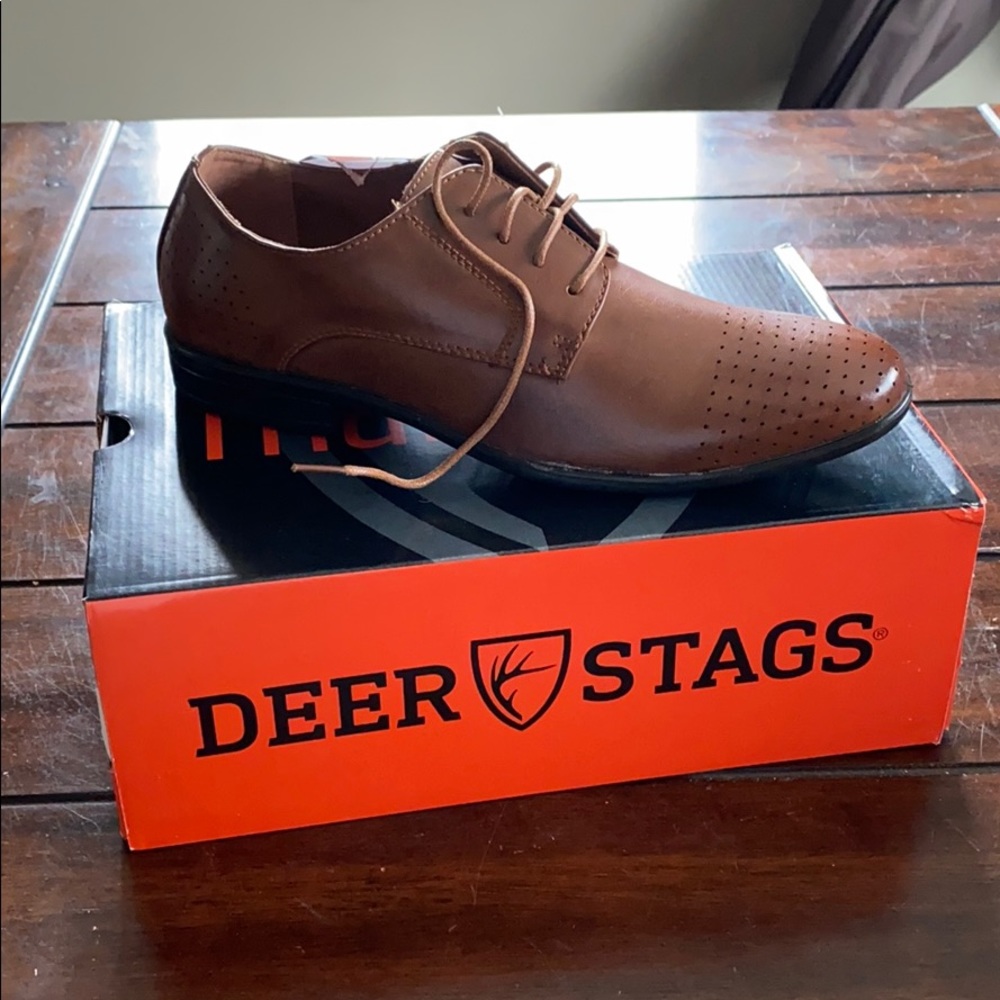 Boys size 5.5 Deer StAgs dress shoes